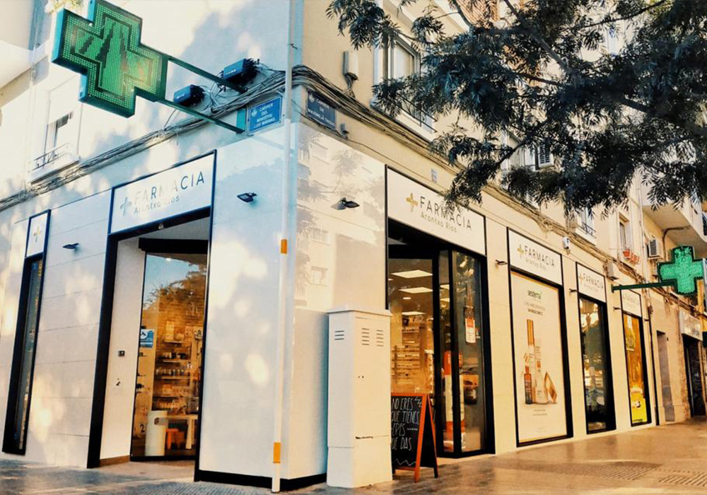 Imagen exterior de la farmacia arantxa rios